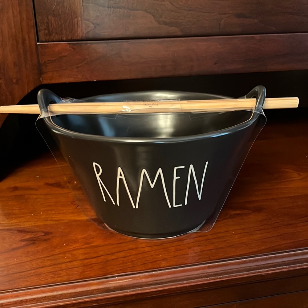 Rae Dunn black RAMEN Bowl with chop sticks